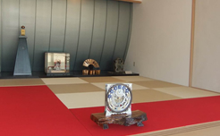 Japanese tatami room (tea carrying karakuri doll and Japanese clocks)